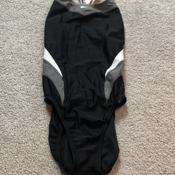 Nike Women’s Victory Color Block Power Back Tank One Piece Swimsuit - Picture 13 of 13